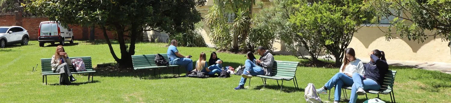 Campus con estudiantes UniCIEO