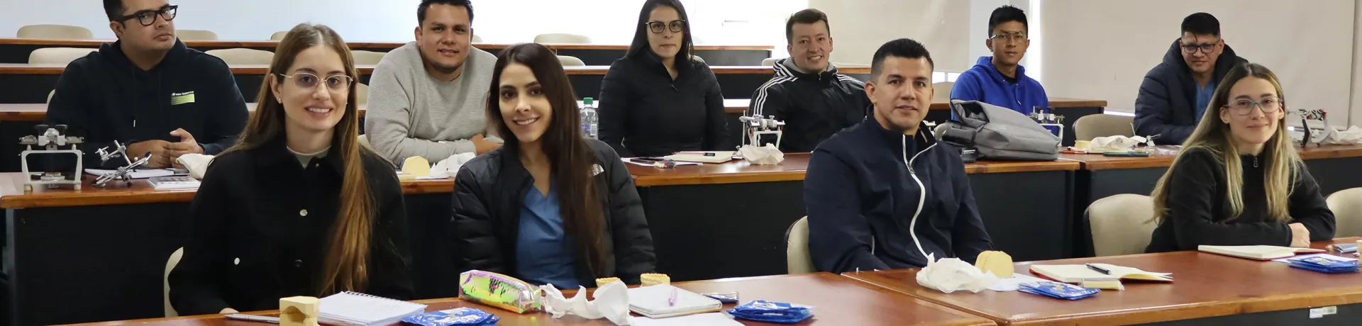 Estudiantes especialización odontología