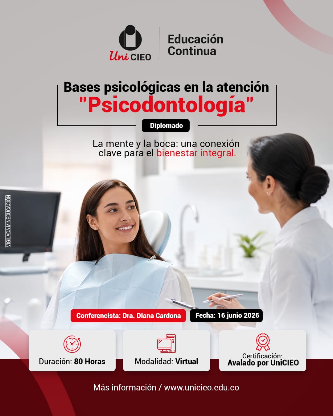 Odontólogo con pacinete en atención psicologica en consulta odontologica